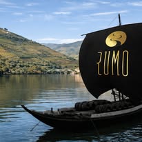 Barco rabelo da Rumo no rio Douro